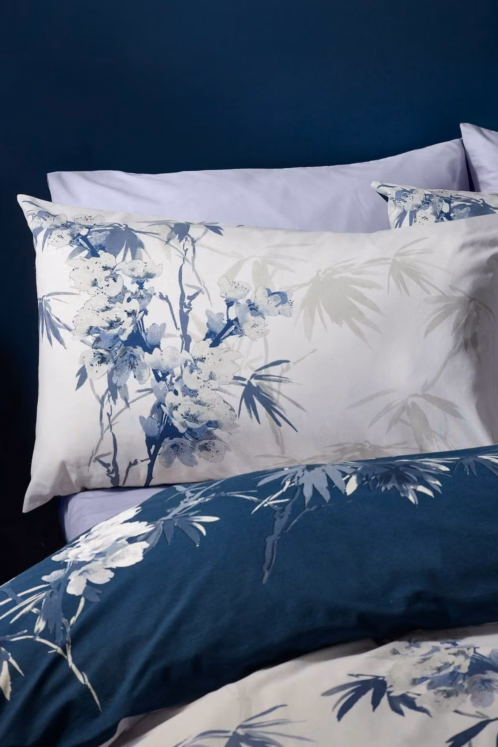 Catherine Lansfield Kyoto Floral Reversible Double Duvet Cover and Pillowcase Set in Blue, W/D/H: 200 x 200 cm and 50 x 75 cm – 5