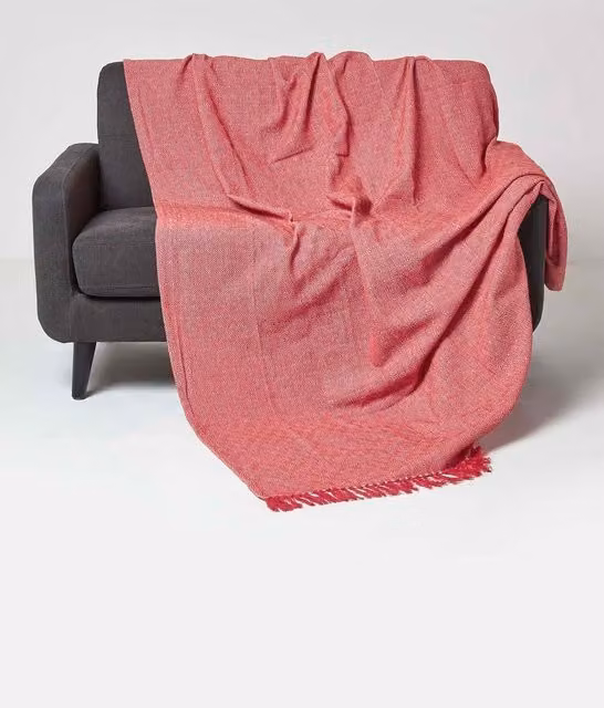 Homescapes Malda Geometric Cotton Throw with Tassels in Red and White, W: 150 cm, D: 200 cm – 1