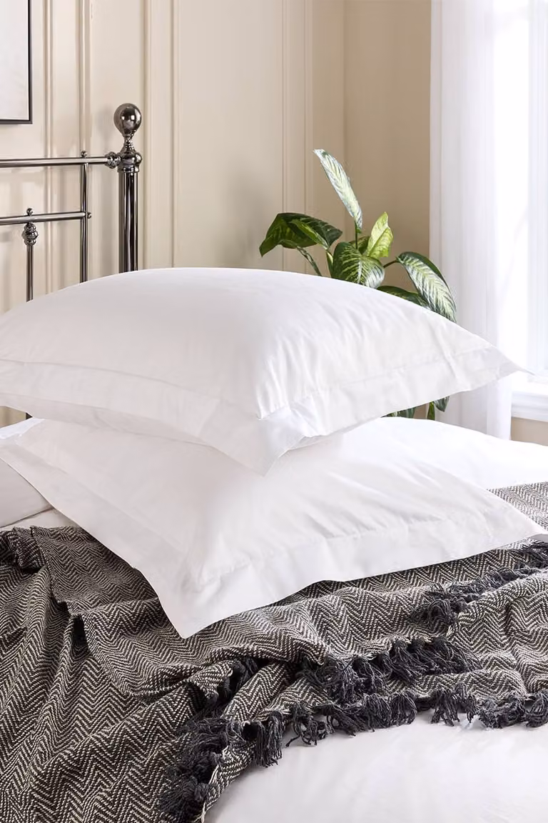 Hotel Pure Luxury 5 Star Oxford Pillowcase Pair in White, Standard Size