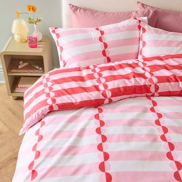 Make It A Home Lottie Reversible Graphic Duvet Cover Set in Red and Pink, 90 x 200 cm