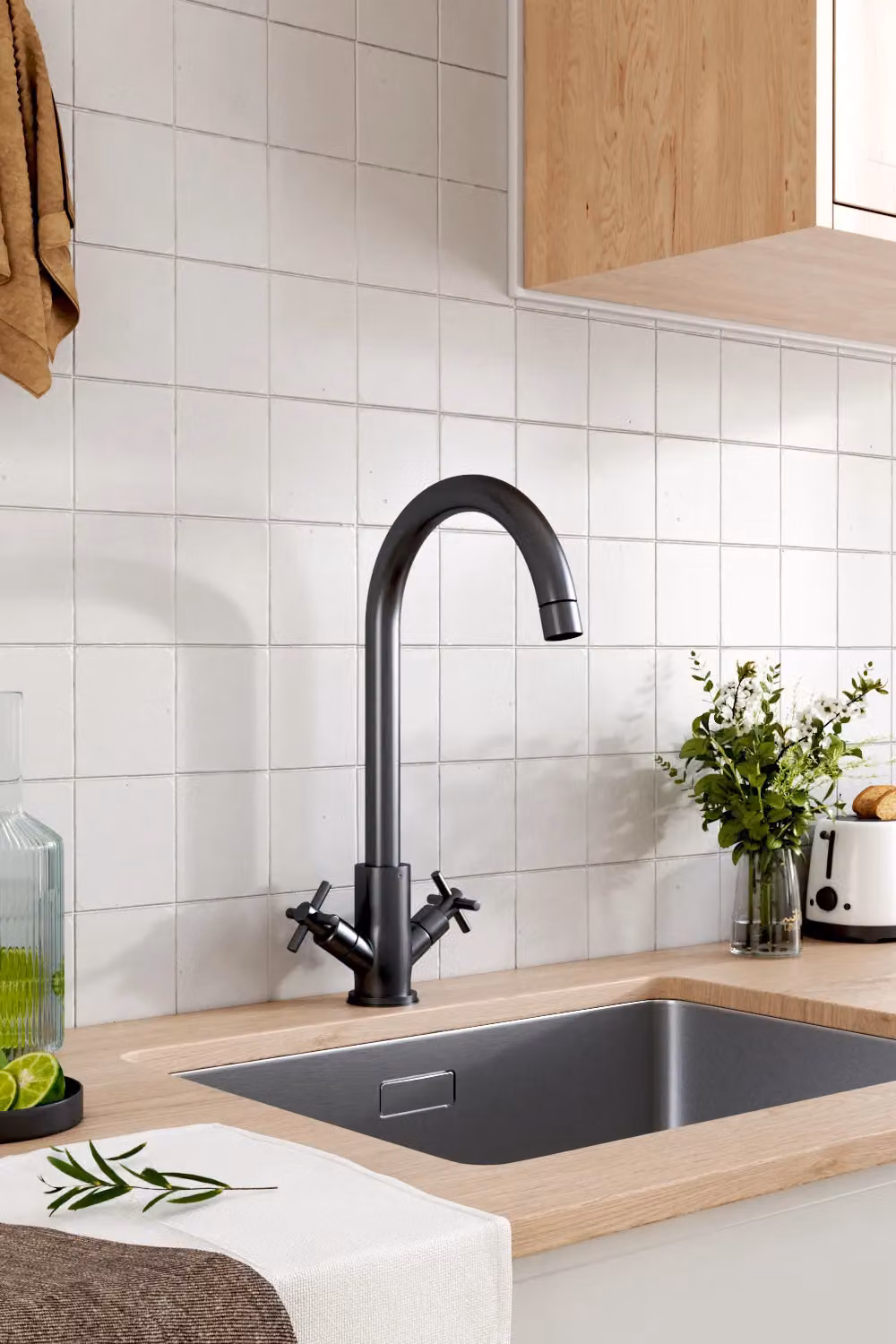 Living and Home Stainless Steel Dual-Handle Kitchen Faucet with Swivel Spout in Matt Black – 2