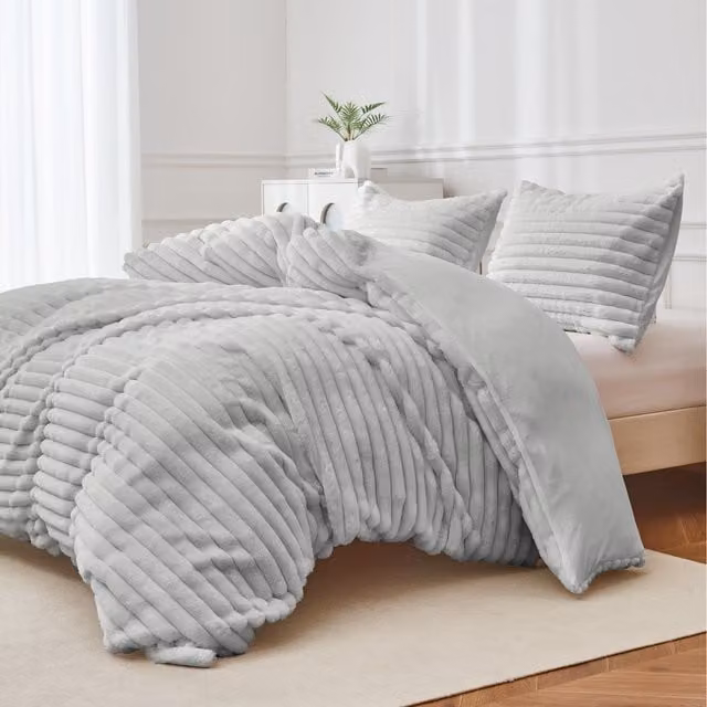 Ezysleep Super Soft Luxury Faux Fur Striped Duvet in Silver Grey, Width: 135 cm