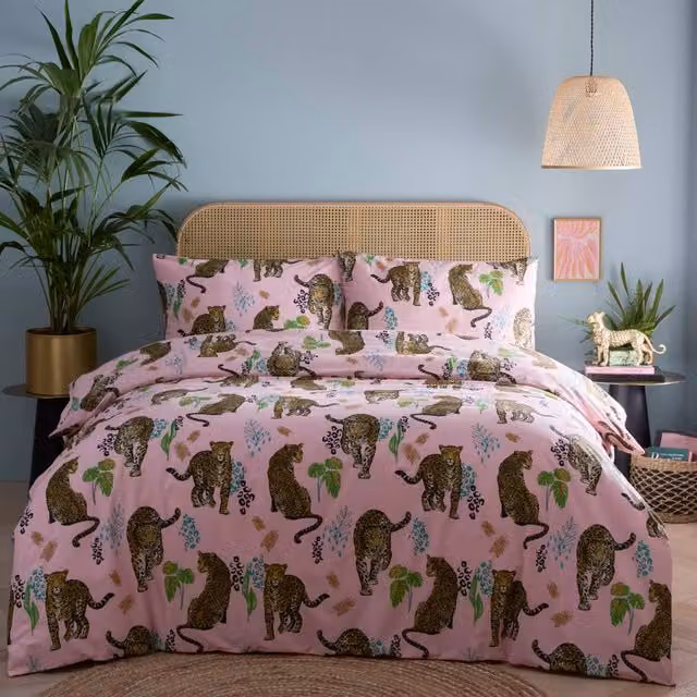 Portfolio Home Night Jaguar Animal Print Duvet Cover Set with Pillowcases in Pink, W/D/H: 200 x 200 cm and 50 x 75 cm – 1
