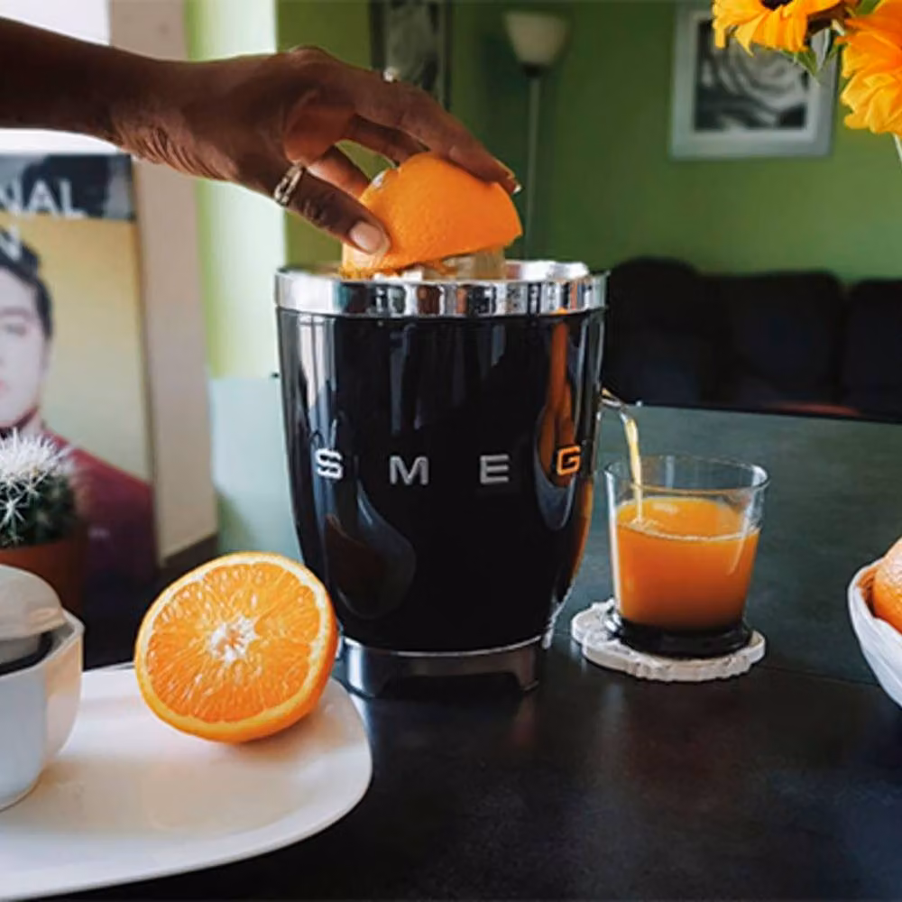 Smeg Black Electric Citrus Press Juicer – 4