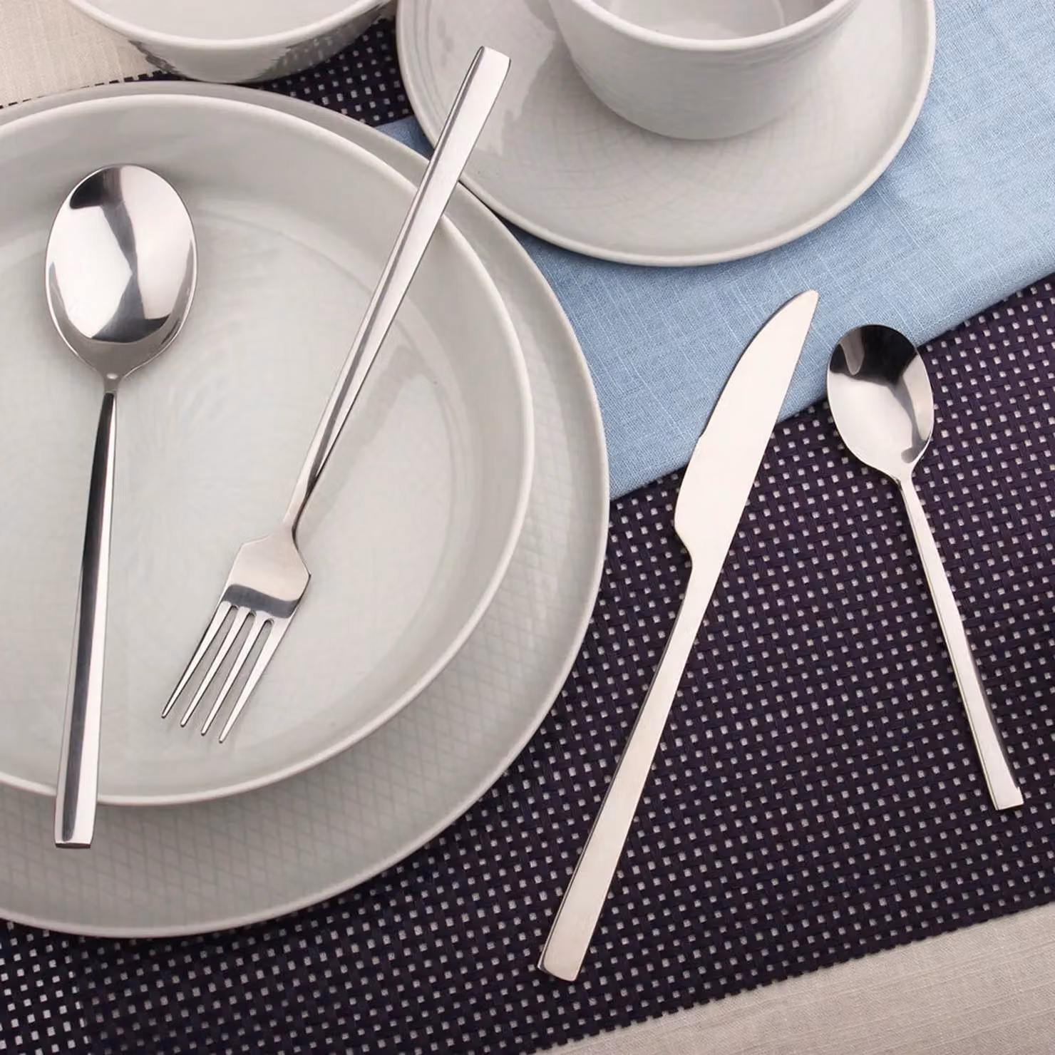 Glim & Glam 16 Piece Stainless Steel Slim Cutlery Set in Silver – 2