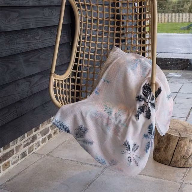 Benjamin Tate Design Floral Fleece Blanket in Pink, Multicolour and Beige, W/D/H: 120 x 150 cm