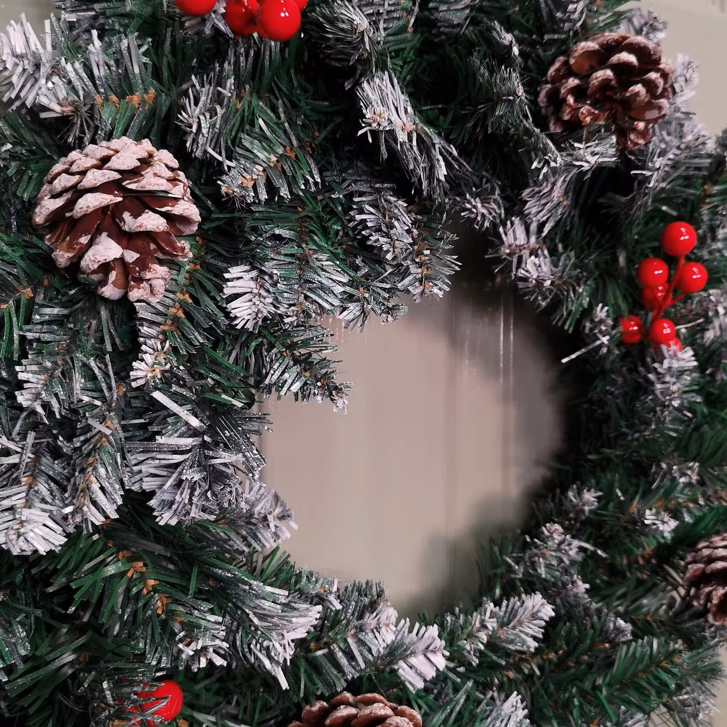 Samuel Alexander 45cm Snow Tipped Christmas Wreath with Pine Cones and Red Berries in Grey, Green or Red – 3