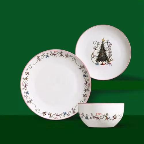 The Grinch Dr. Seuss Collection 12-Piece Porcelain Dinner Set in Green and White with Christmas Festive Pattern – 2