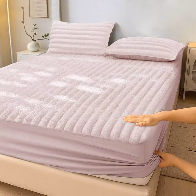 Velosso Jumbo Cord Faux Fur Fitted Sheet in Pink, Single, W/D/H: 90 x 200 cm