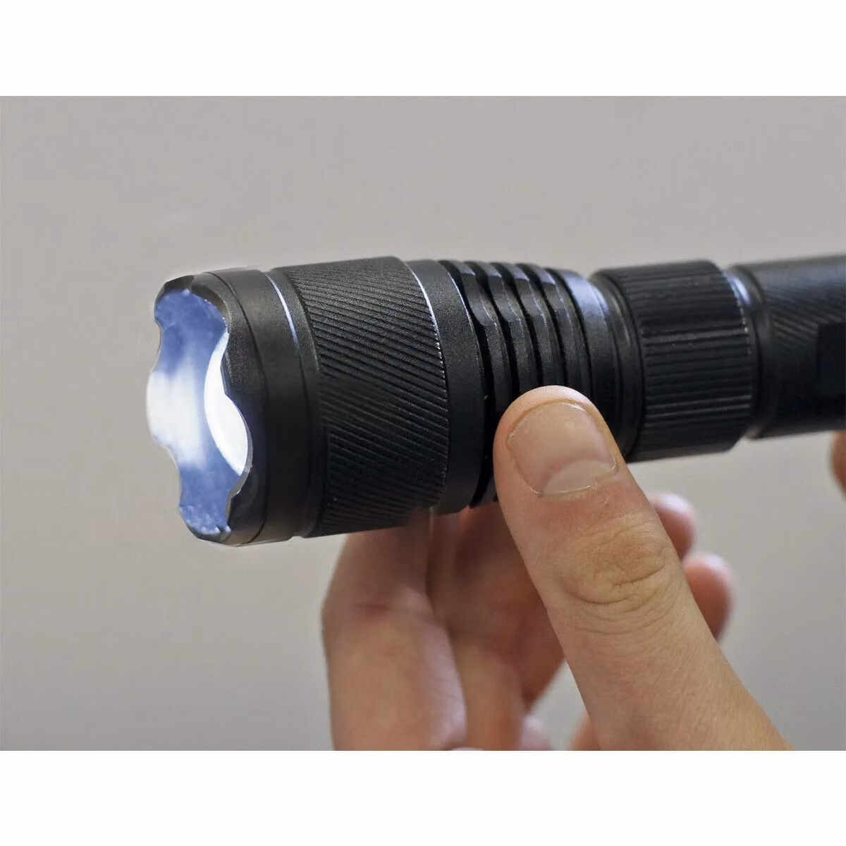 Loops Aluminium 10W LED Rechargeable Torch with Adjustable Focus in Black and Multicolour – 3