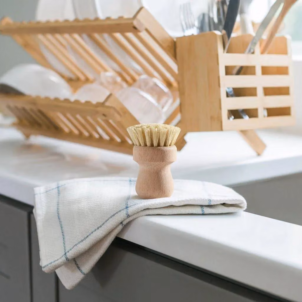 Wild & Stone Wooden Pot Brush in Brown with Natural Fibres – 2