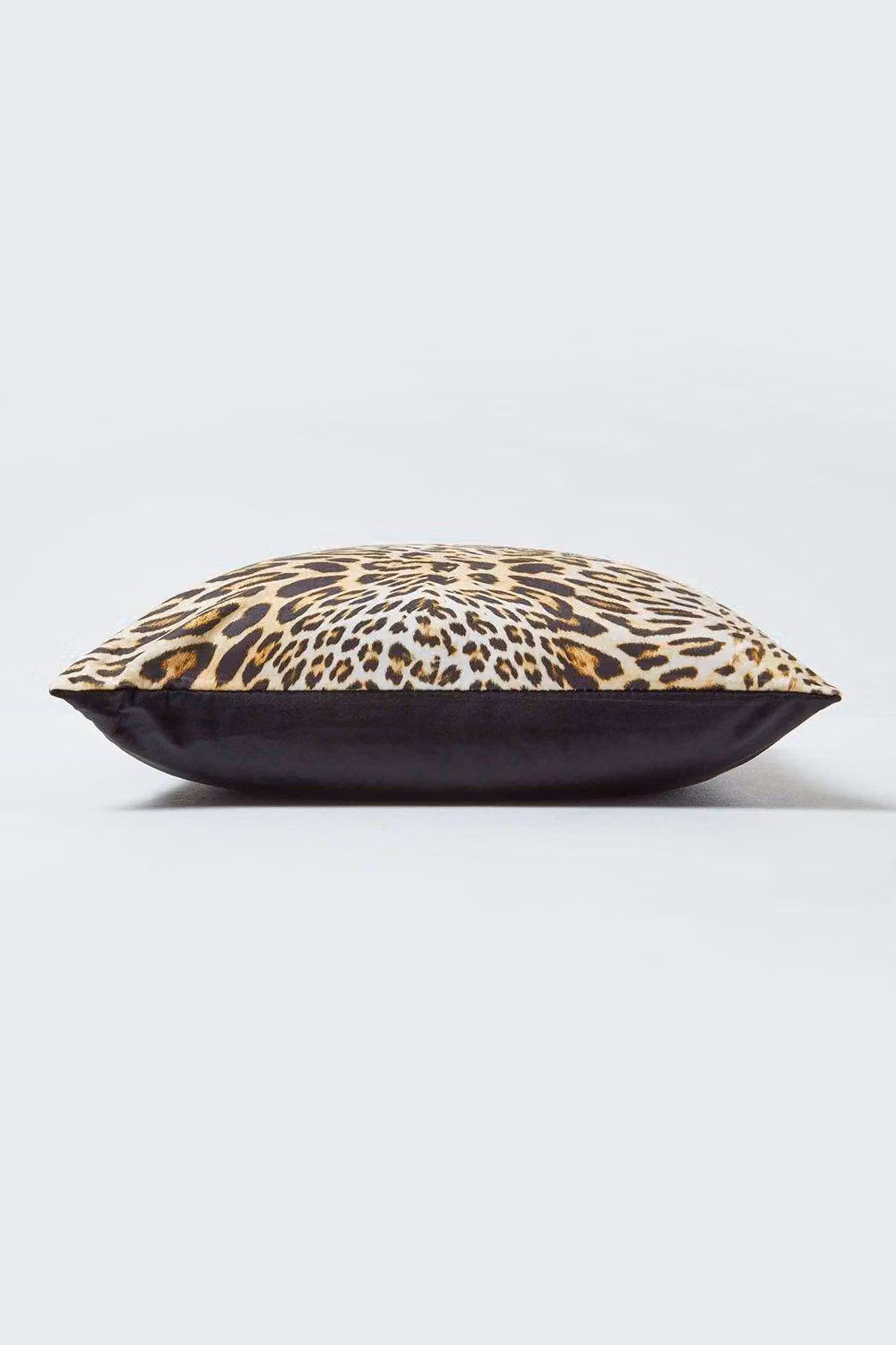 Homescapes Leopard Print Velvet Cushion in Gold and Black, W/D/H: 46 x 46 x 46 cm – 3