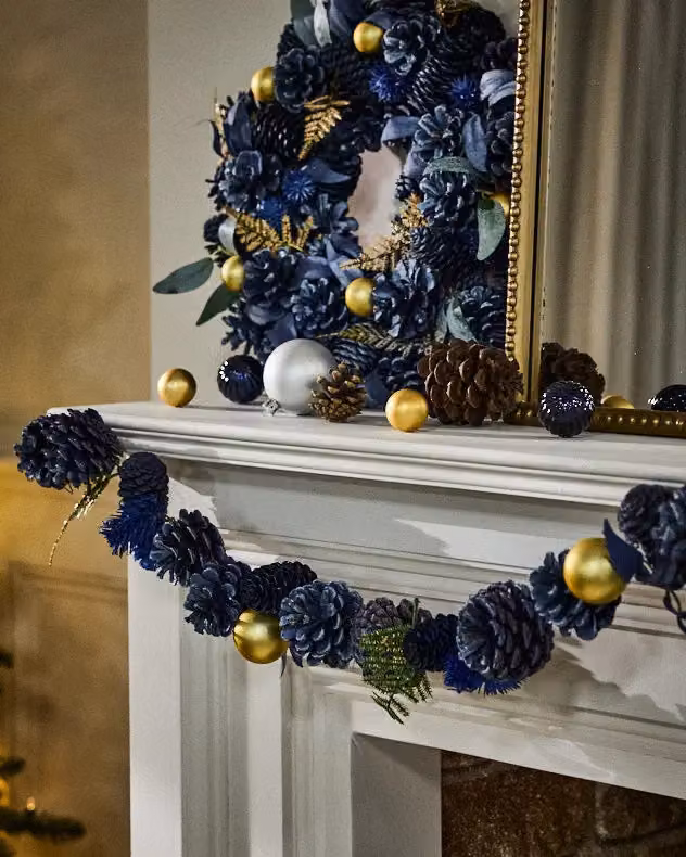 Dibor Moonlight Christmas Table Decoration Garland with Blue and Multicolour Baubles and Foliage, Length: 1.2 m – 2