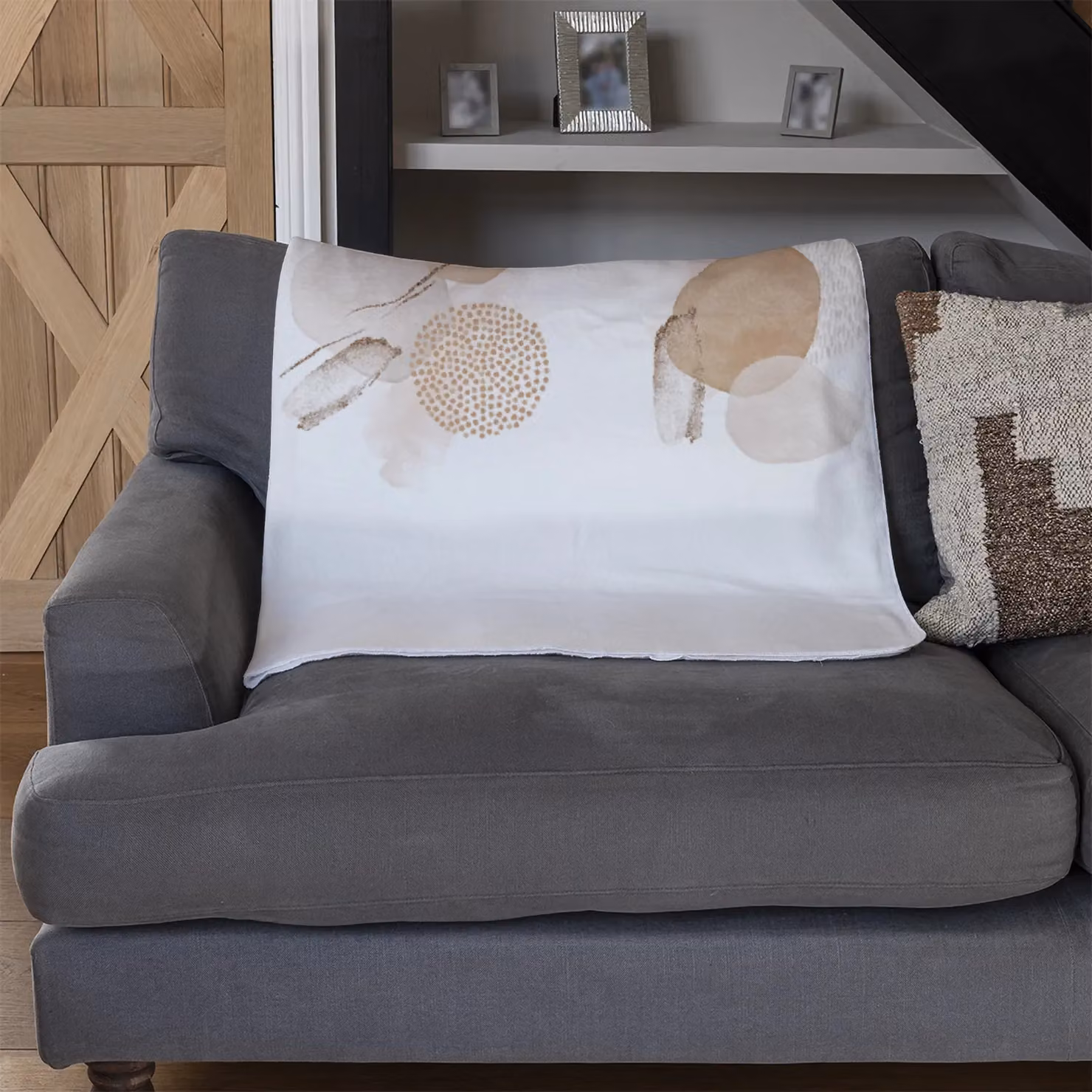 Benjamin Tate Design Beige Watercolor Illustration and Gold Elements Fleece Blanket in White, W/D/H: 120 x 150 cm – 3