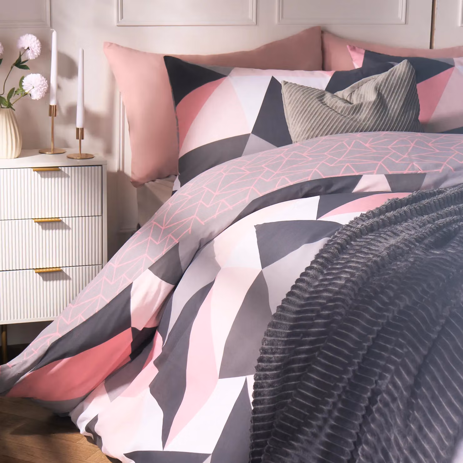 Dreamscene OHS Shapes Graphic Duvet Cover and Pillowcase Set in Pink, Grey and White, W/D/H: 140 x 200 cm – 3