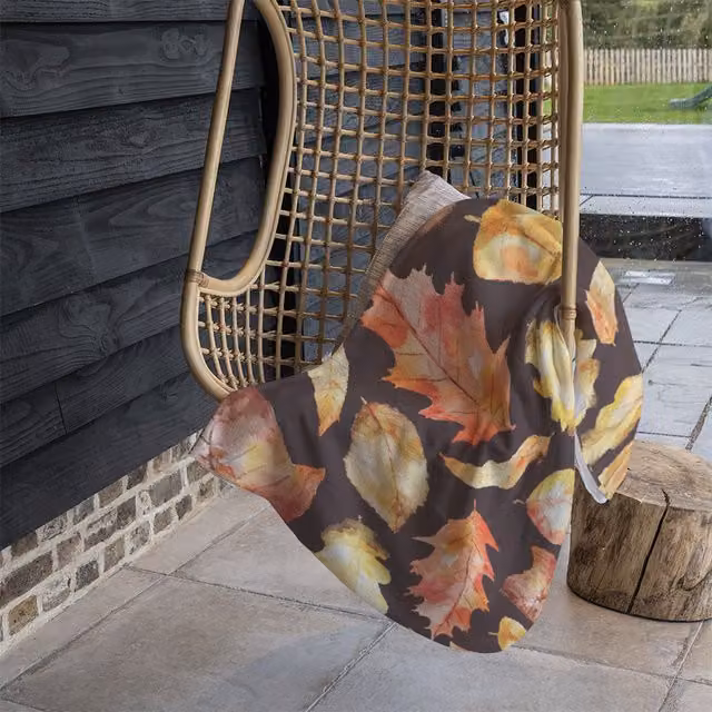 Benjamin Tate Design Autumn Leaves Floral Fleece Blanket in Black and Orange, W/D/H: 120 x 150 cm – 1