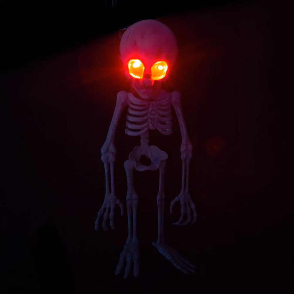 VFM e-Store White Hanging Alien Skeleton Halloween Decoration Accessory – 3