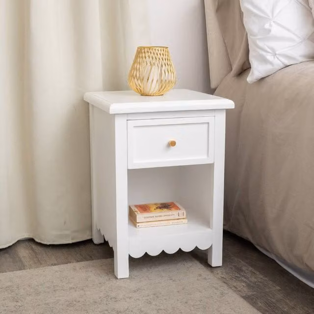 Melody Maison Staunton White One Drawer Scalloped Bedside Table with Gold Accents – 1