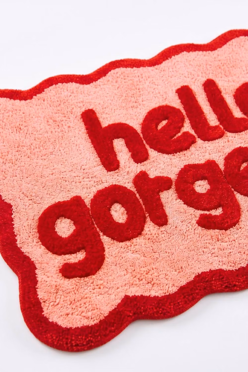Mooky Mats Hello Gorgeous Scalloped Bath Mat in Red and Pink – 4