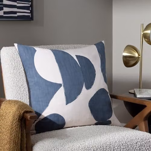 Riva Home Meta Abstract Cushion in Dusk Blue, Cotton with Polyester Filling, W/D/H: 55 x 55 x 55 cm – 1