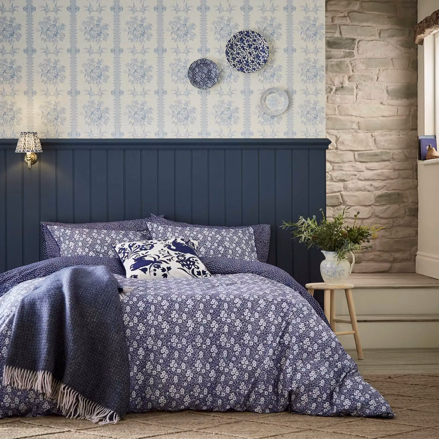 Burleigh x Bedeck of Belfast Calico Super Kingsize Blue Floral Cotton Percale Duvet Cover and Pillowcase Set, W: 200 cm x D: 200 cm – 2
