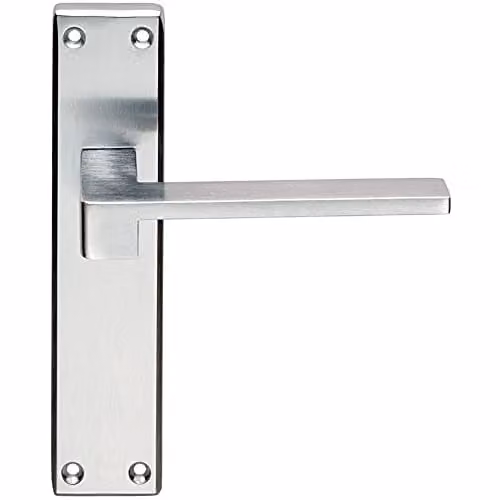 Loops Pair of Flat Straight Lever on Latch Backplate Door Handles in Chrome, W: 180 mm x H: 40 mm