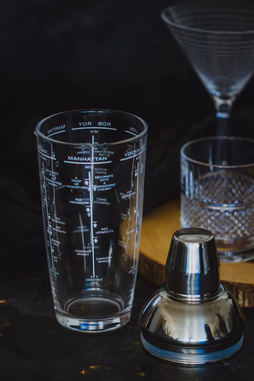 BarCraft Yellow Glass and Stainless Steel Boston Cocktail Shaker with Measuring Marks, 700ml – 3