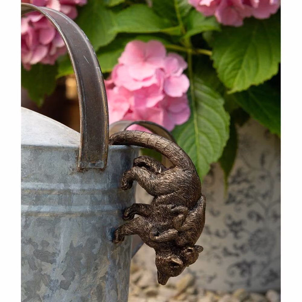 Jardinopia Lemur and Pup Hanging Plant Pot Hanger in Bronze – 5