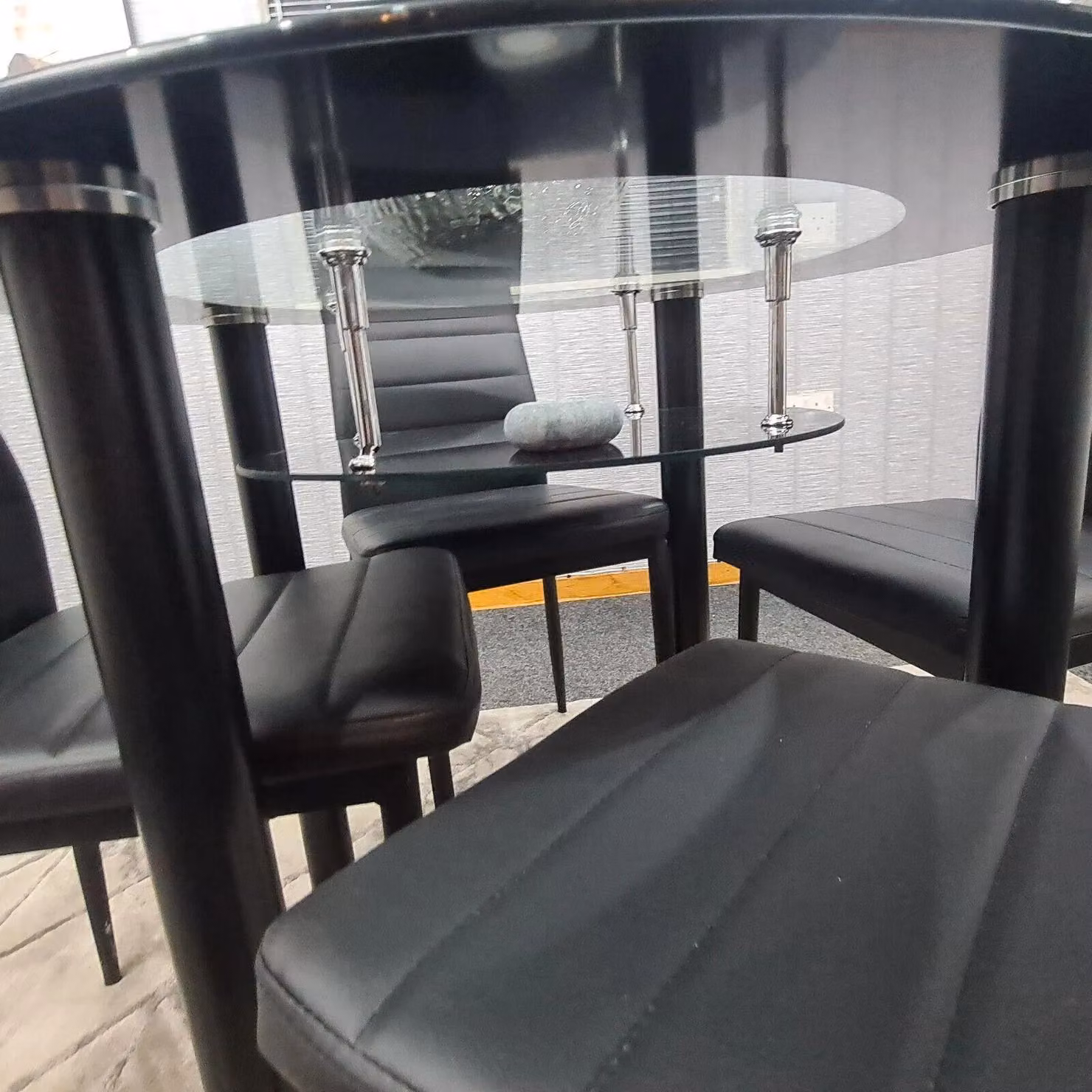 Kosy Koala Modern Round Black Glass Dining Table and 4 Chairs Set in Brown – 4
