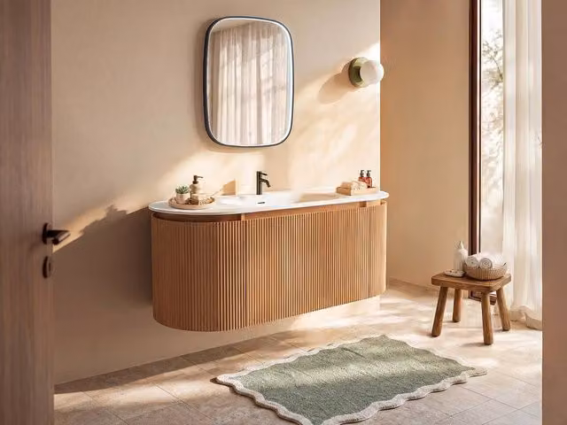 Vente-unique Fluted Ash Wood Wall-Hung Bathroom Unit with Matt White Resin Inset in Light Oak