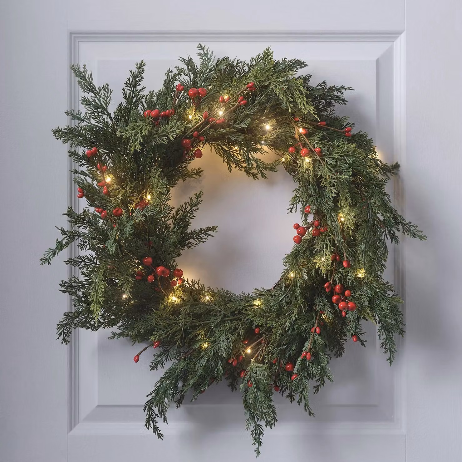 Lights4fun Pre Lit Red Berry Christmas Wreath in Red and Green, 45 cm – 1
