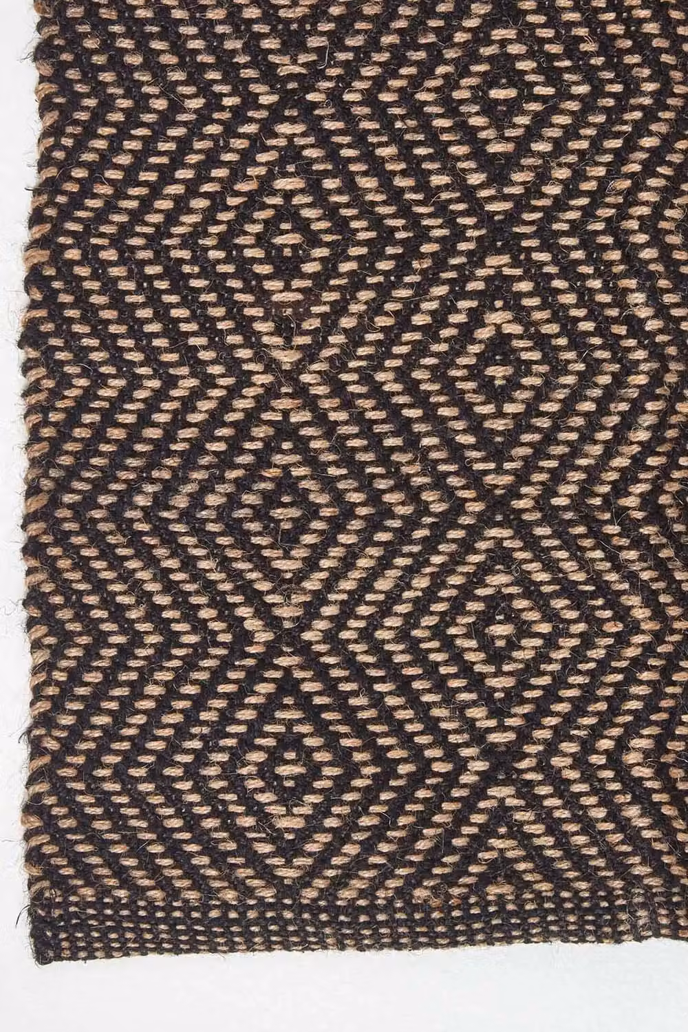Homescapes Hand Woven Geometric Jute Rug in Black, W: 90 cm, L: 150 cm – 2