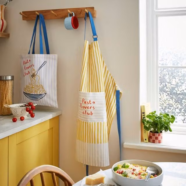 Ulster Weavers Pasta Lovers Club Cotton Apron in Yellow