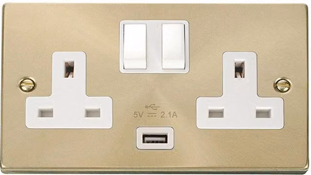 SE HOME Satin Brushed Brass 2 Gang 13A Twin Double Switched Plug Socket with 1 USB Port, White