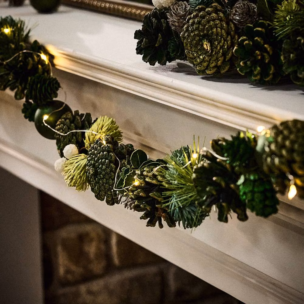 Dibor Woodland Green Christmas Table Decor Garland with Multicolour Baubles and Foliage, Length: 1.2 m – 4