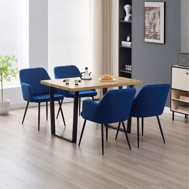 Madefor.living Colorado Dining Table with 4 Charlotte Velvet Chairs in Blue