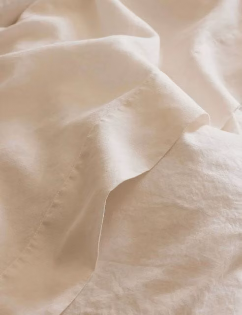 Piglet In Bed Pure Linen Flat Sheet in Pearl White, W/D/H: 200 x 200 cm