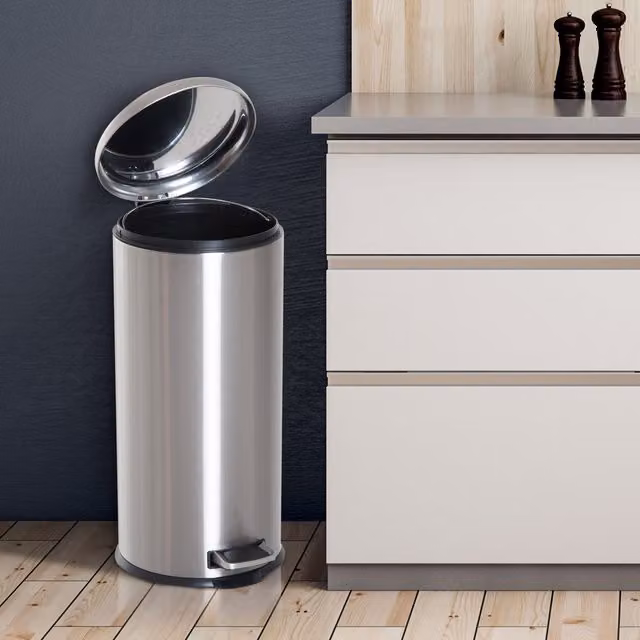 HOMCOM Stainless Steel Pedal Bin with Soft Close and Removable Inner Bucket, Black and Silver Tone