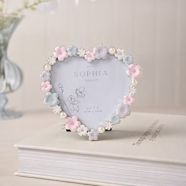 Sophia Classic Collection Classic Daisy Heart Photo Frame, White, 10 x 15 cm – 1