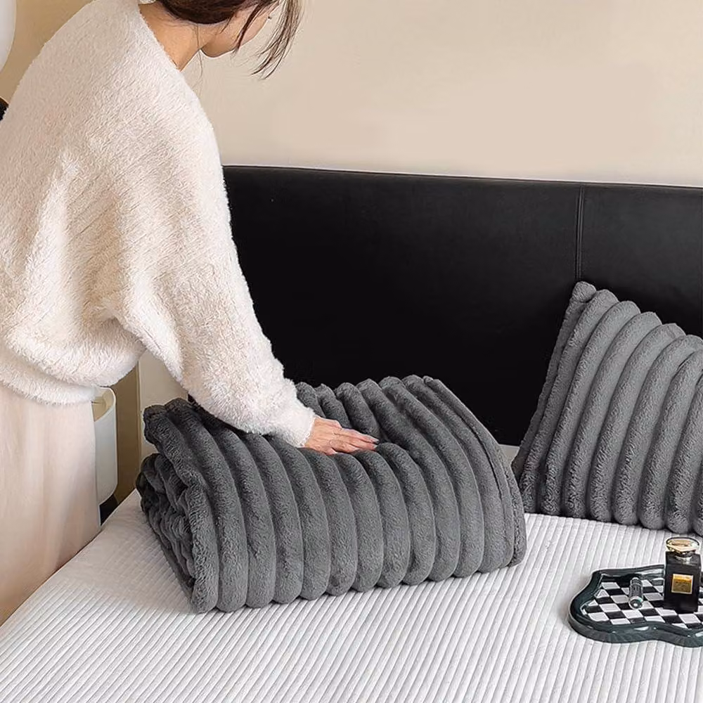 Dyzi Luxurious Double-Sided Faux Fur Winter Throw Blanket in Grey, W/D/H: 180 x 200 cm – 6