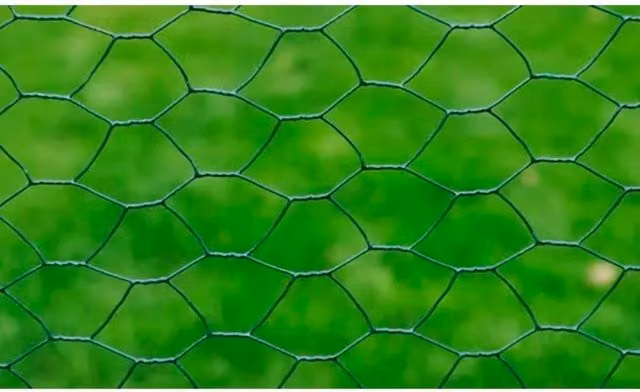 Berkfield Home Green PVC Coated Galvanised Steel Chicken Wire Fence 25 x 0.75 m – 1