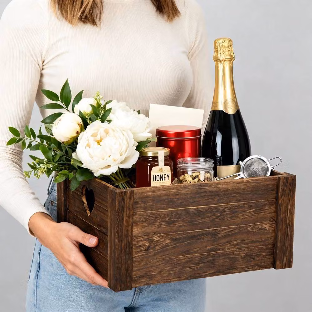 NESTLUNE Brown Vintage Wooden Crate with Heart Design and Handles, W/D/H: 27.0 x 18.0 x 12.0 cm – 3