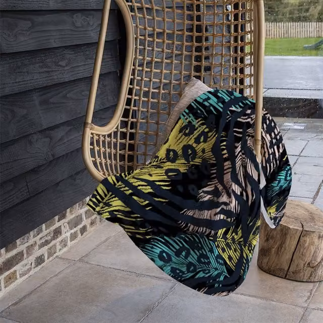 Benjamin Tate Design Animal and Tropical Print Fleece Blanket in Green, Sand and Multicolour, W/H: 120 x 150 cm