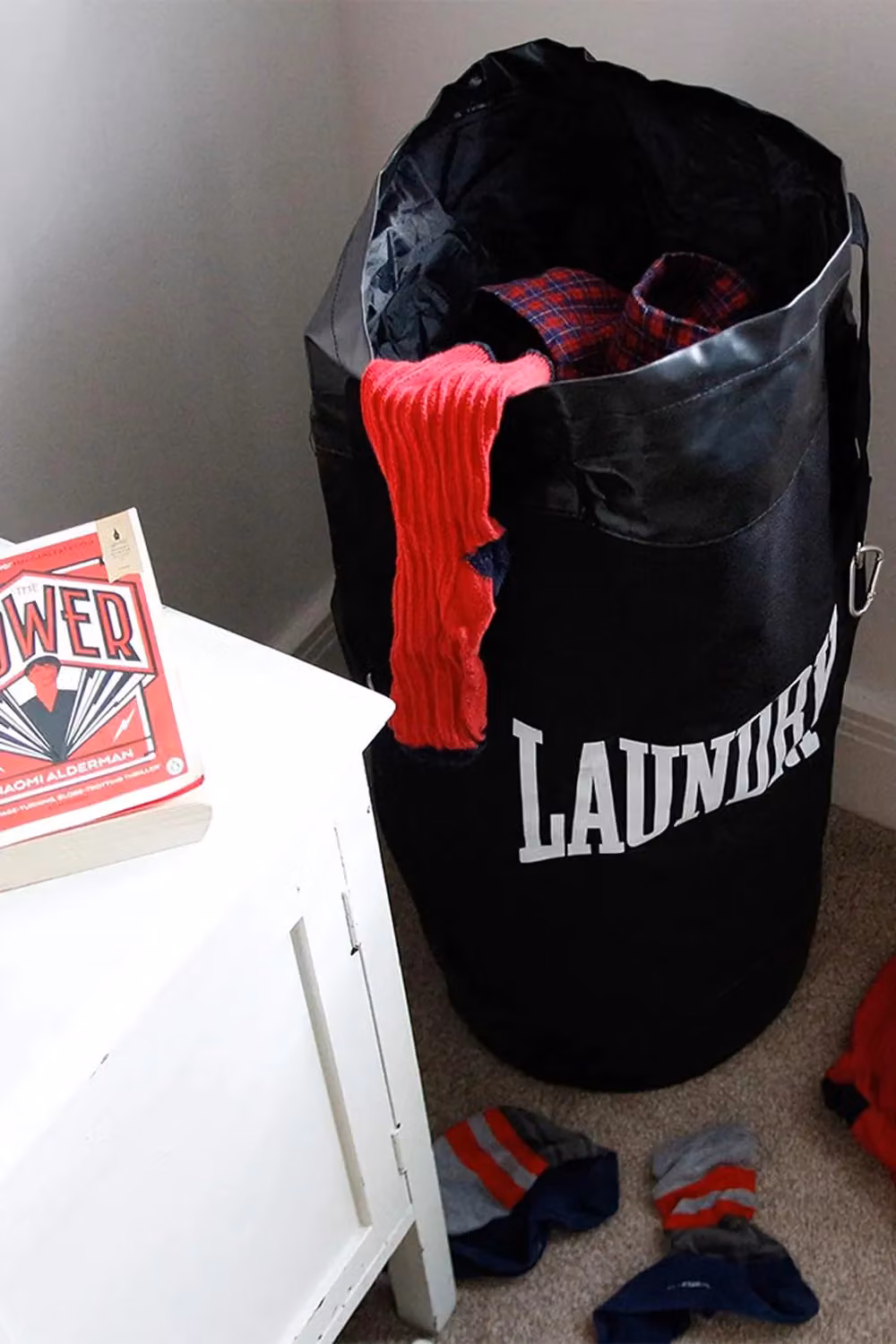 Suck UK Punch Bag Shaped Collapsible Fabric Laundry Basket and Hamper in Black and Multicolour – 3