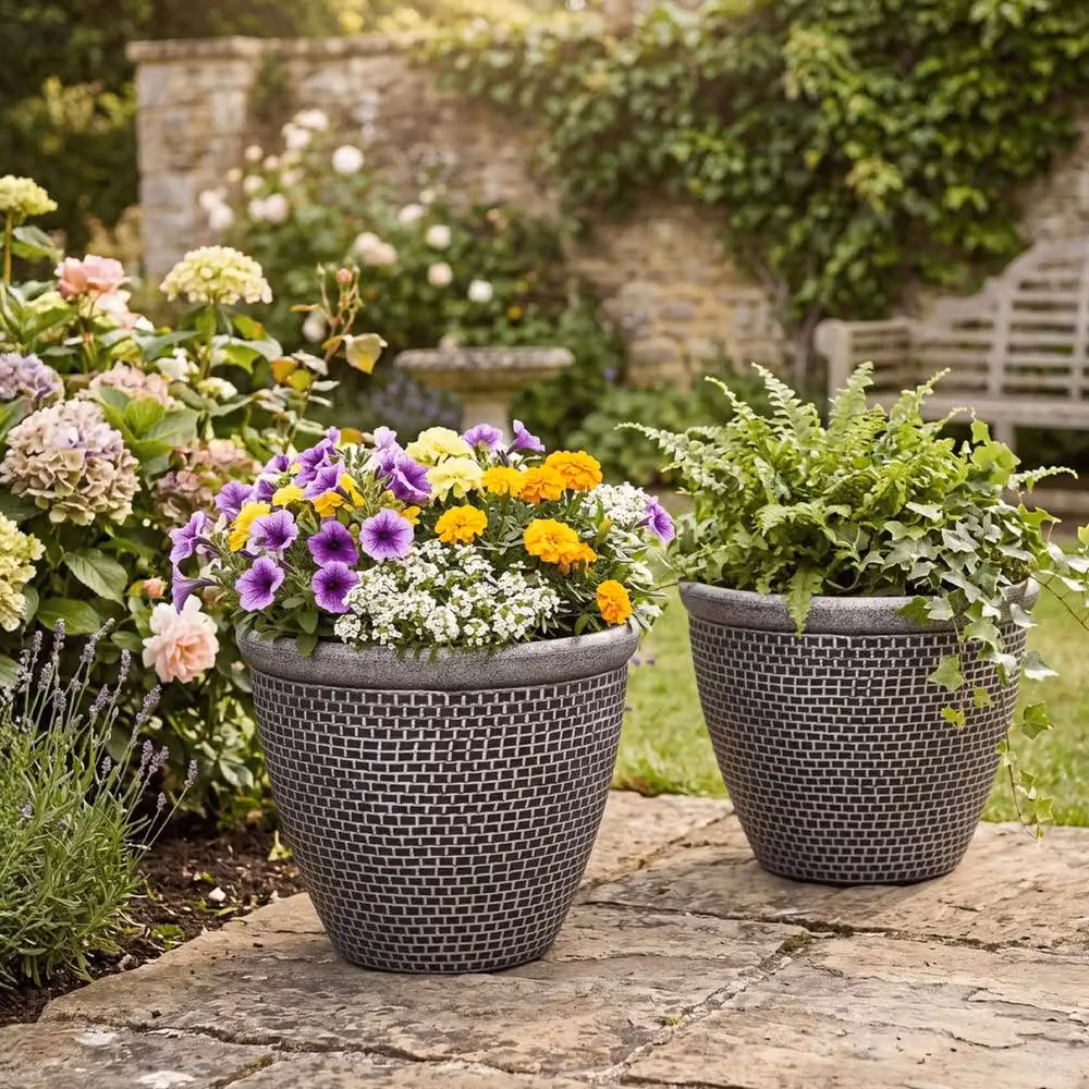 Toque 2-Pack Plastic Round Garden Planters with Drainage, Black and Grey, Diameter: 36 cm – 2