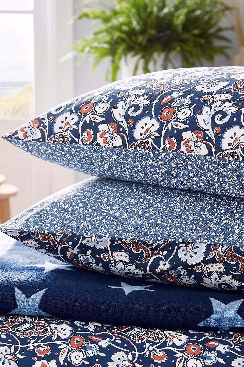 Helena Springfield Lawrence Reversible Cotton Duvet Cover and Pillowcase Set, Navy Blue Floral, 200 x 200 cm – 4