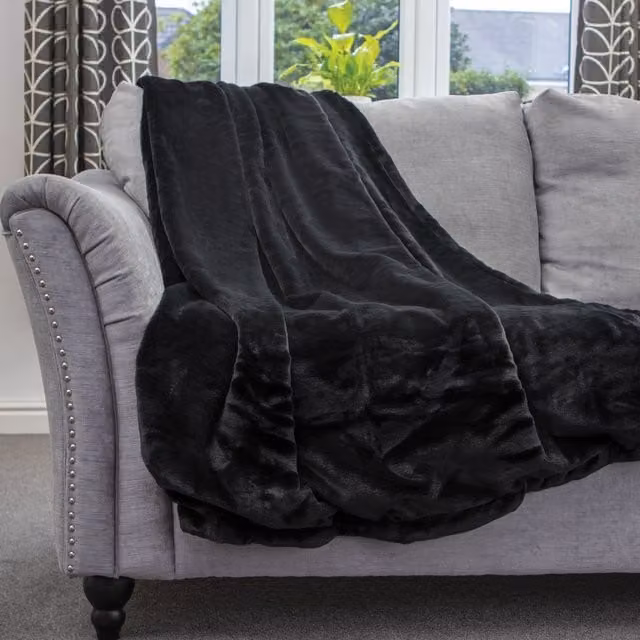 Dreamcatcher Faux Fur Polyester Throw Blanket in Black, W/D/H: 160 x 130 cm – 1