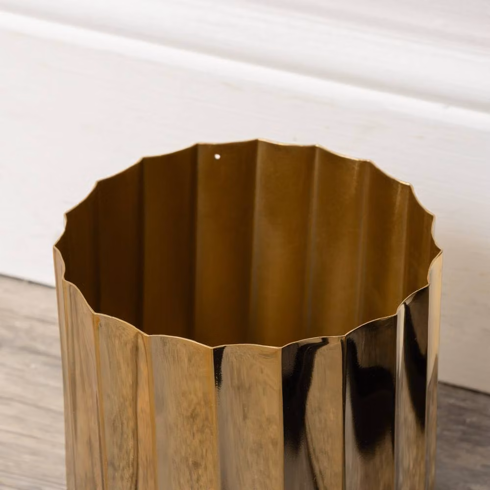 Melody Maison Medium Shiny Gold Metal Fluted Planter or Waste Bin – 2
