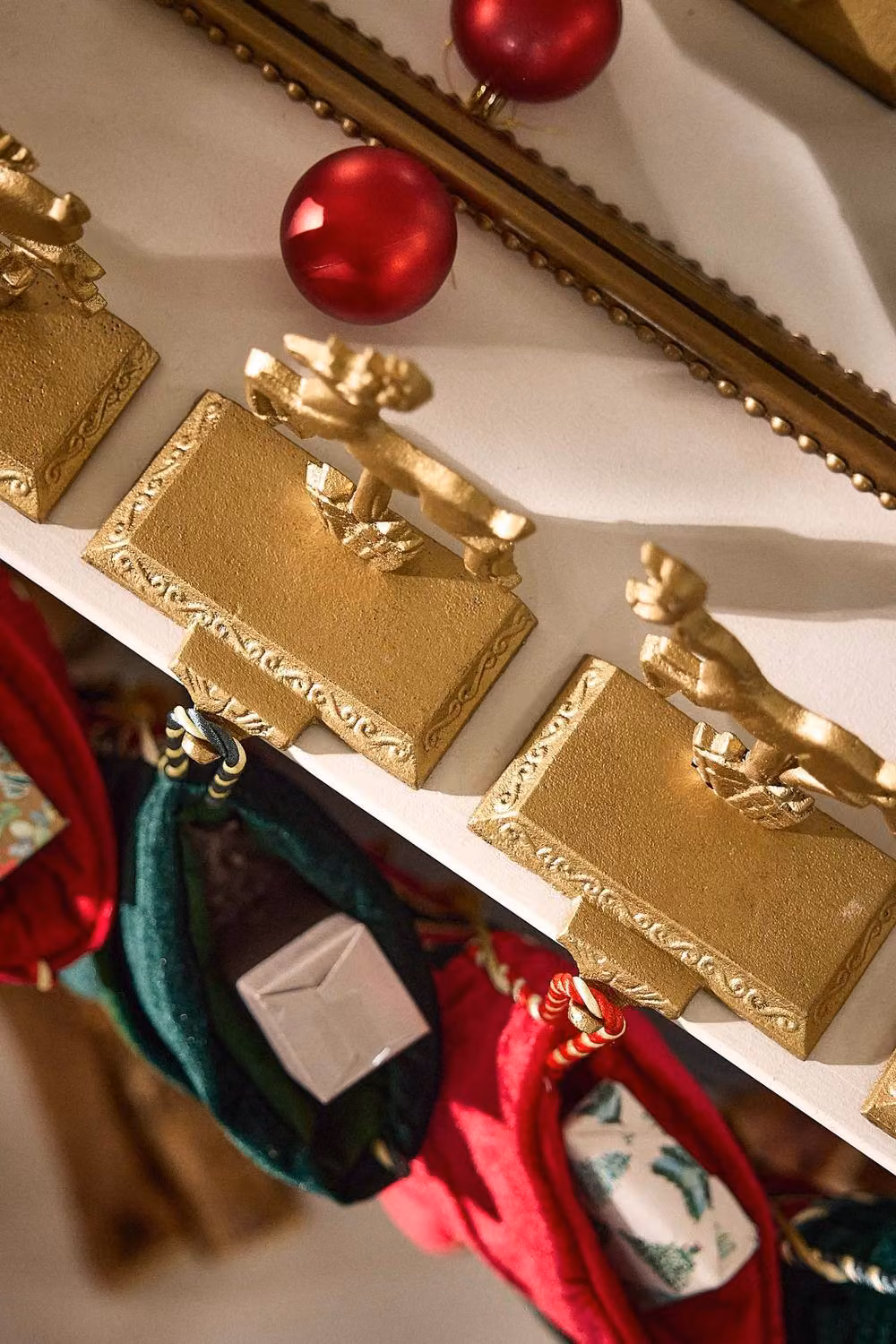 Dibor Set of 4 Gold Santa's Sleigh Christmas Stocking Holders – 4