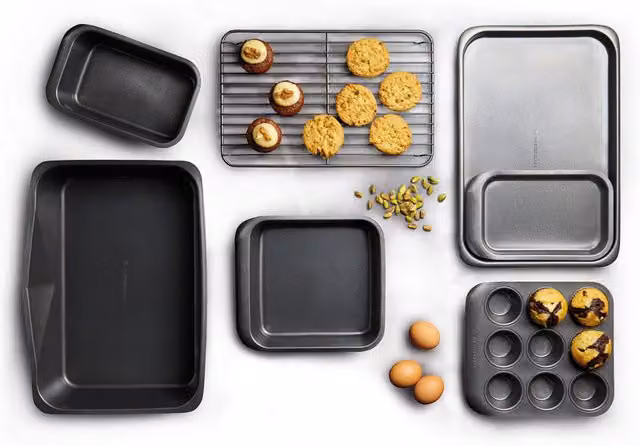 MasterClass Smart Space Seven-Piece Stacking Non-Stick Carbon Steel Baking and Roasting Set in Black or Grey – 8